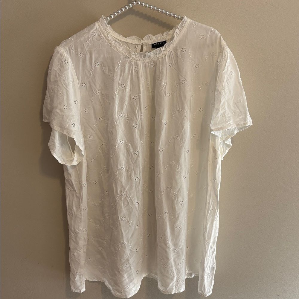 Torrid White Eyelet Top size 3